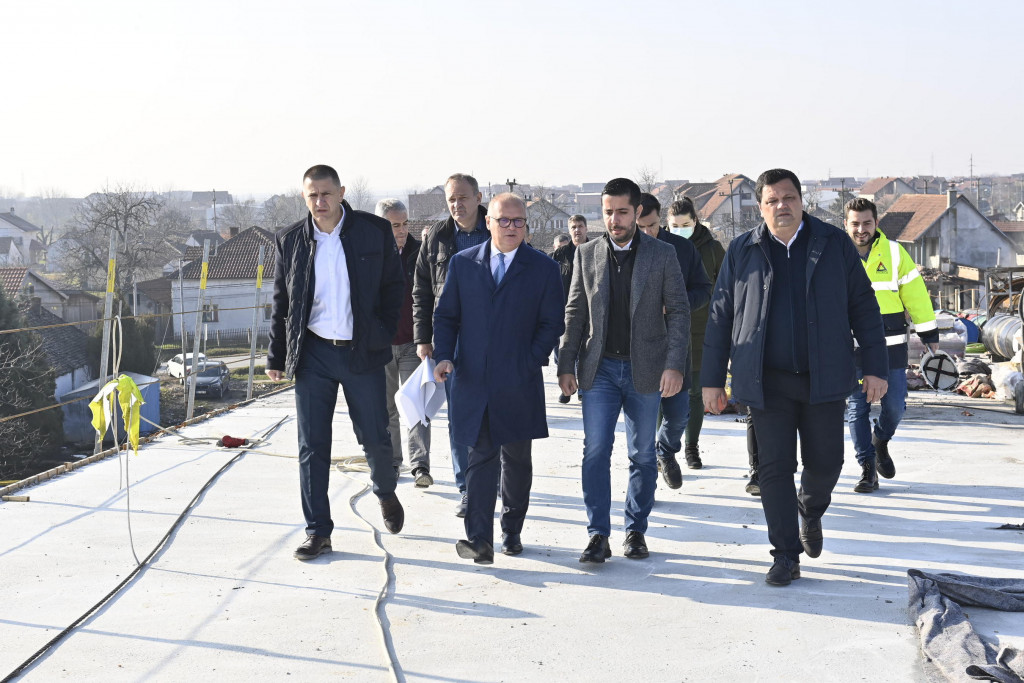 Vesić: Izgradnja nadvožnjaka omogućiće veći komfor stanovnika Batajnice