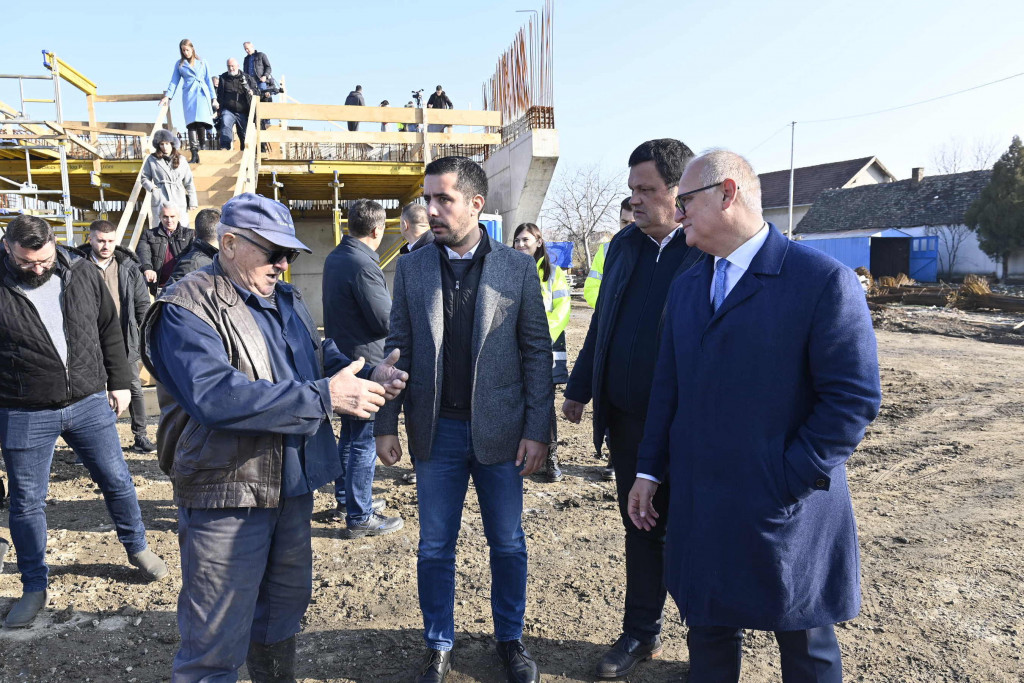 Vesić: Izgradnja nadvožnjaka omogućiće veći komfor stanovnika Batajnice
