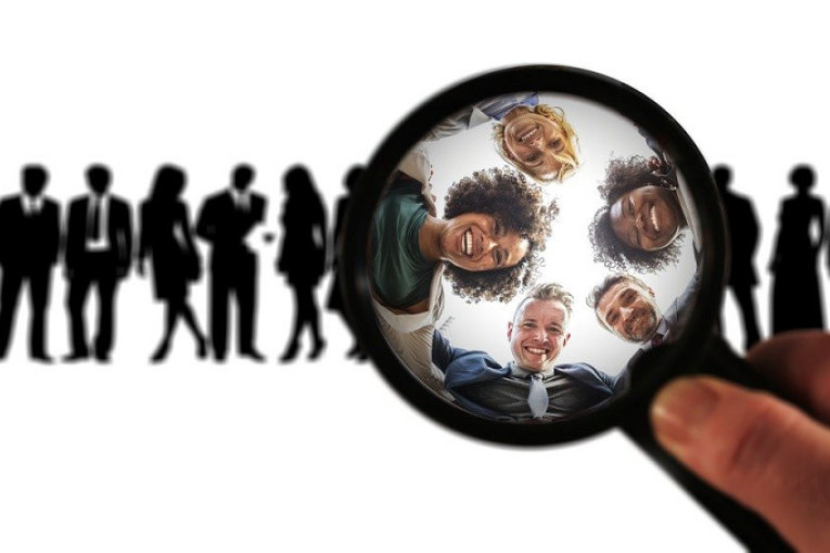 Da li znate kako lupa uveličava?