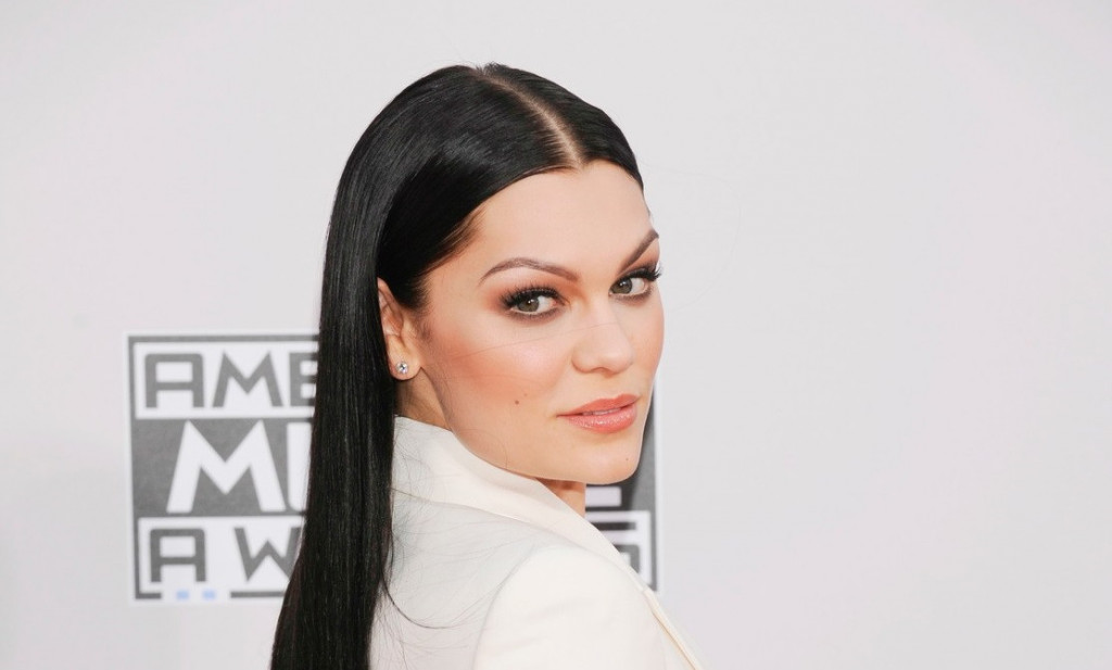 "Sve ukazuje na krvni ugrušak u plućima" Pevačica operisala rak dojke, zdravlje joj ponovo narušeno