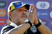 Umro je Maradona, svet i dalje tuguje: Godinu dana od odlaska fudbalske ikone, pismo ćerke slama srca
