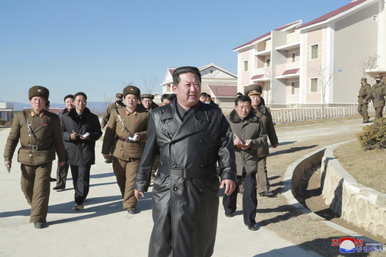 Kim Džong Un zabranio nošenje kožnih kaputa: Radnje se zatvaraju, ljude skidaju na ulici