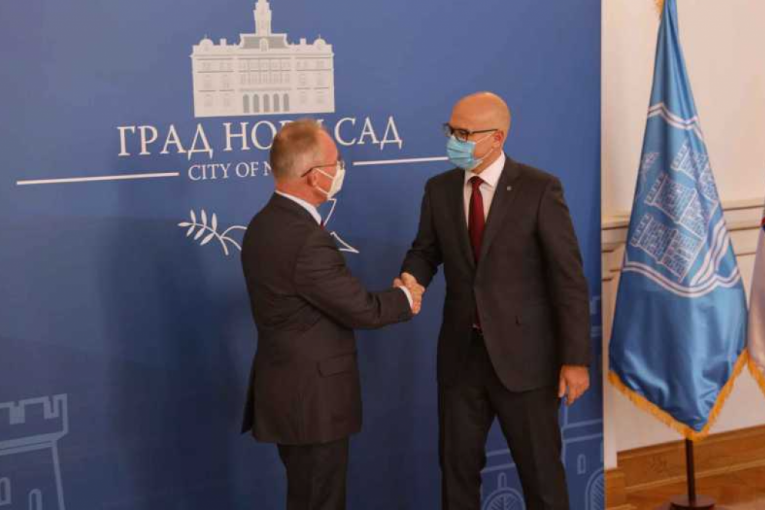 24SEDAM NOVI SAD Gradonačelnik se sastao sa šefom misije OEBS u Srbiji