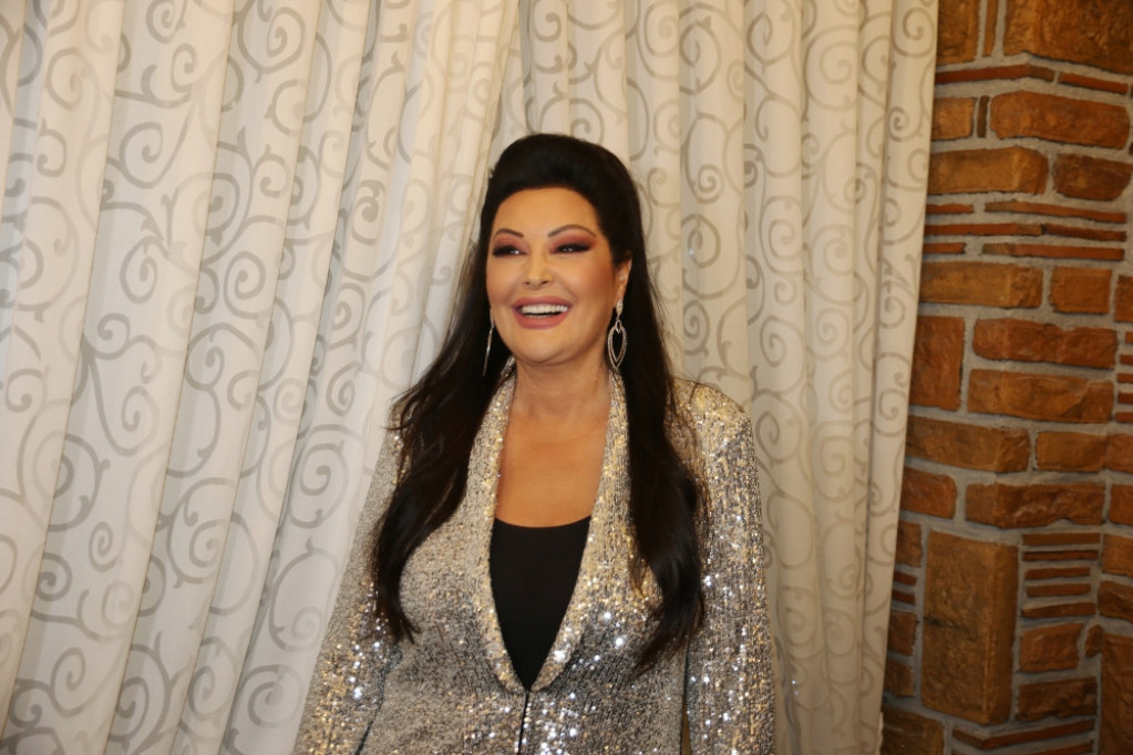 Dragana Mirković danas živi u dvorcu, dok njena rodna kuća izgleda ovako: Prošetajte imanjem u Kasidolu! (FOTO)