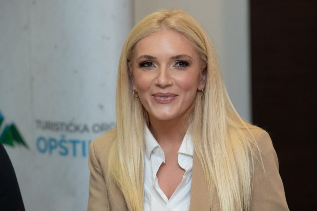 "Ulaze u brak iz koristi!" Nikolina Kovač razvezala jezik o kolegama i prevari!