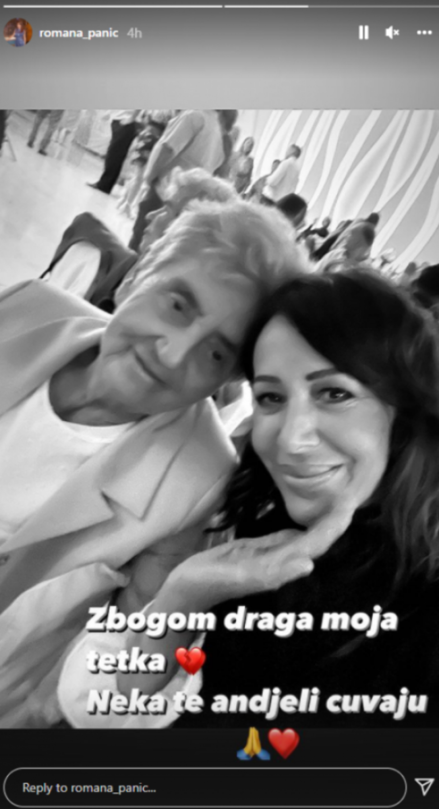 Tuga u porodici Romane Panić: Pevačica se oprostila od žene koju je obožavala