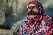 Pravougaone maske žena iz Irana: Štite kožu i oči, a one sa obrvama i brkovima imale su i špijunsku funkciju
