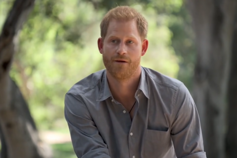 Velika Britanija na nogama! Princ Hari i Megan se tajno sreli sa kraljicom Elizabetom (VIDEO)