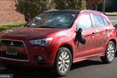 Prevarena žena iz osvete uništila potpuno pogrešan auto (VIDEO)