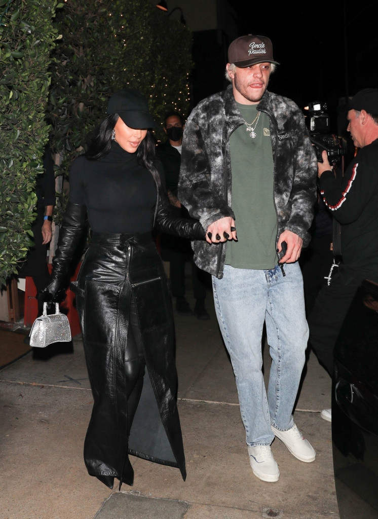 Veza postaje ozbiljna: Kim Kardašijan upoznala majku svog novog dečka, otkriveno o čemu su pričale