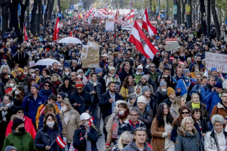 Veliki protesti u Austriji: U Gracu se okupilo više od 30.000 ljudi na ulici protiv mera