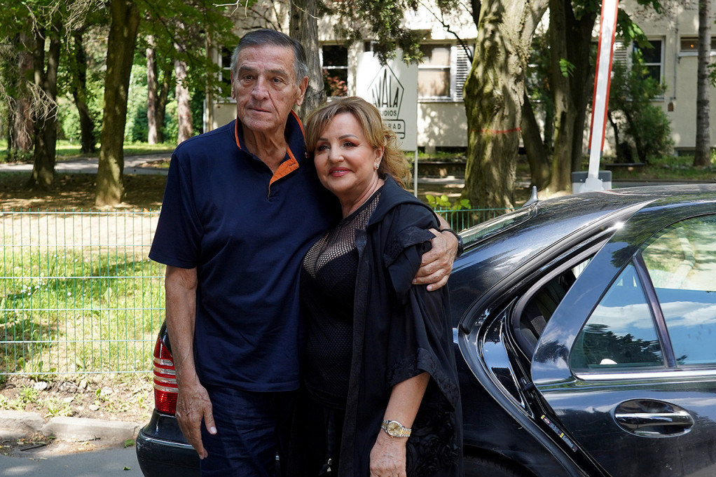 Govorilo se da obožava Bekutu, da je njen fan: Ovo je Daša, zakonita supruga Milutina Mrkonjića (VIDEO)