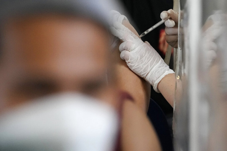 Dr Gligić: Korona ostaje u organizmu, virus može da se aktivira padom imuniteta