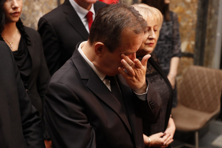 Dačić u suzama: Mrkonjić će biti sahranjen u Aleji zaslužnih građana, osniva se politička škola sa njegovim imenom (FOTO/VIDEO)