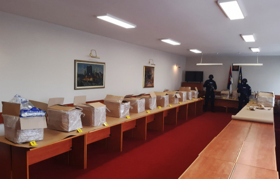 Zaplenjeno 215 kilograma marihuane u okolini Brusa: Novopazarski kamion pun droge! (FOTO/VIDEO)