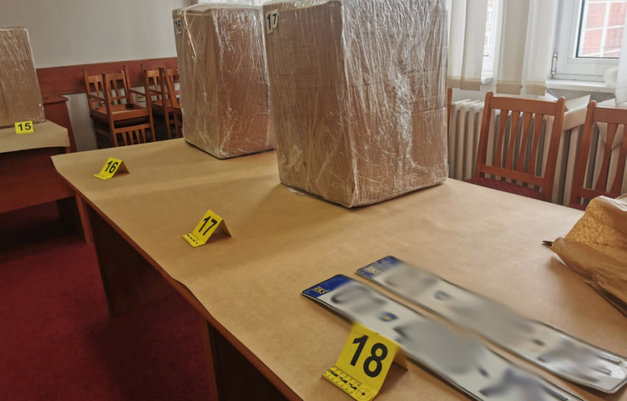 Zaplenjeno 215 kilograma marihuane u okolini Brusa: Novopazarski kamion pun droge! (FOTO/VIDEO)