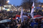 Hiljade ljudi se okupilo u Šapcu: Stop blokadi puteva i puštanju batinaša na slobodu (FOTO)