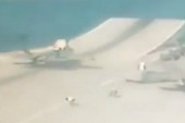 Drama na nosaču aviona: Dvokrilac od sto i više miliona evra pao direktno u more! (VIDEO)