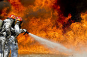Požar na Belocrkvanskim jezerima: Vatra buknula u kamp-naselju, gorele prikolice i vikendica