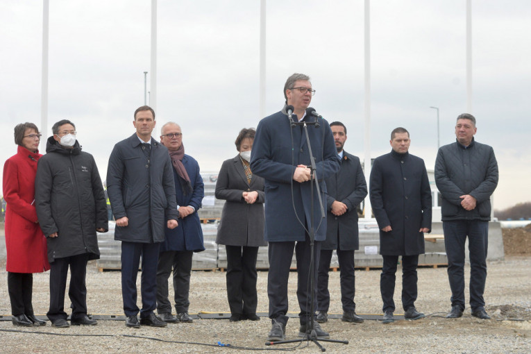Metro povezuje sve građane! Vučić: "Ovde se dešava istorija, neće uspeti da zaustave Srbiju"