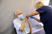 Kažnjavaju i penzionere: Kazna 100 evra za starije od 60 godina koji nisu primili vakcinu
