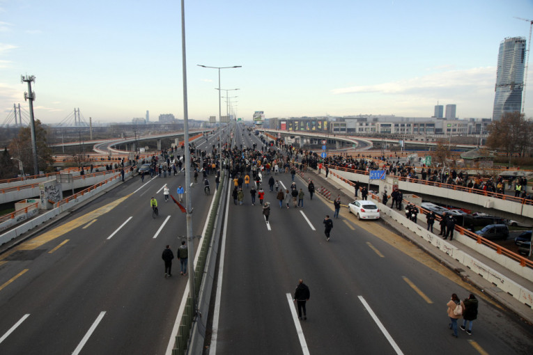 Za subotu najavljene blokade puteva: Građanski protest ili politički obračun iza koga stoje stranci