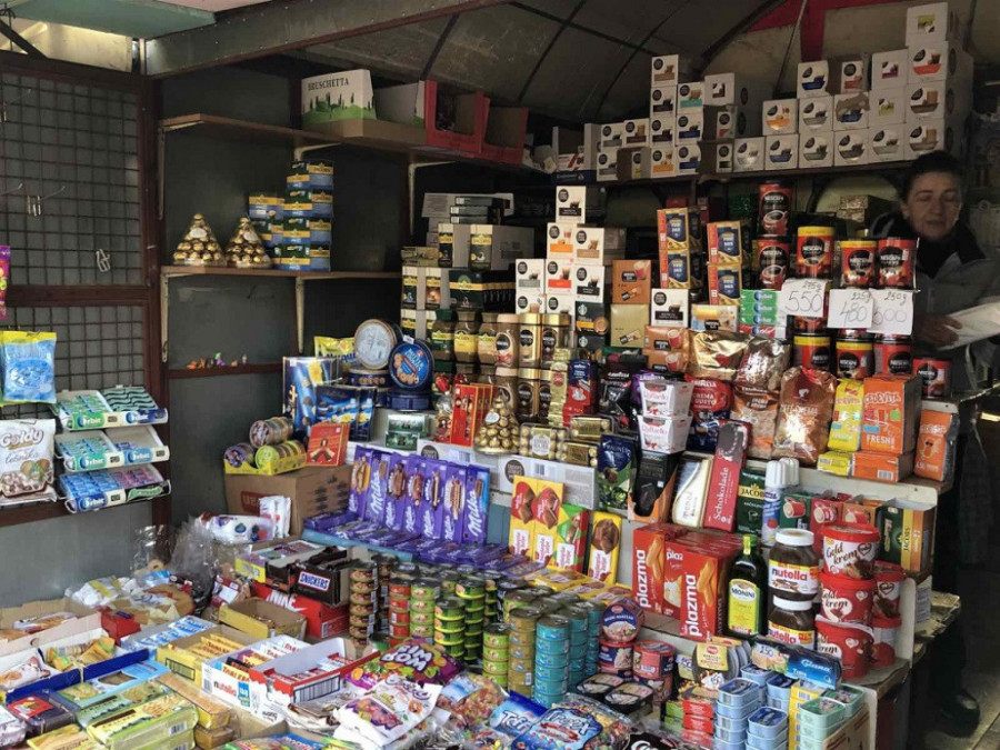 Šoping centar pod "otvorenim nebom": Buvljak kao porodični izlazak vikendom i mesto koje čuva uspomene (FOTO)