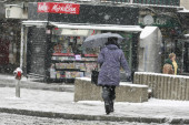 Zabeleo se ceo grad! Beograđani su se probudili uz prve snežne pahulje: Ima li snega i u vašem kraju? (FOTO)
