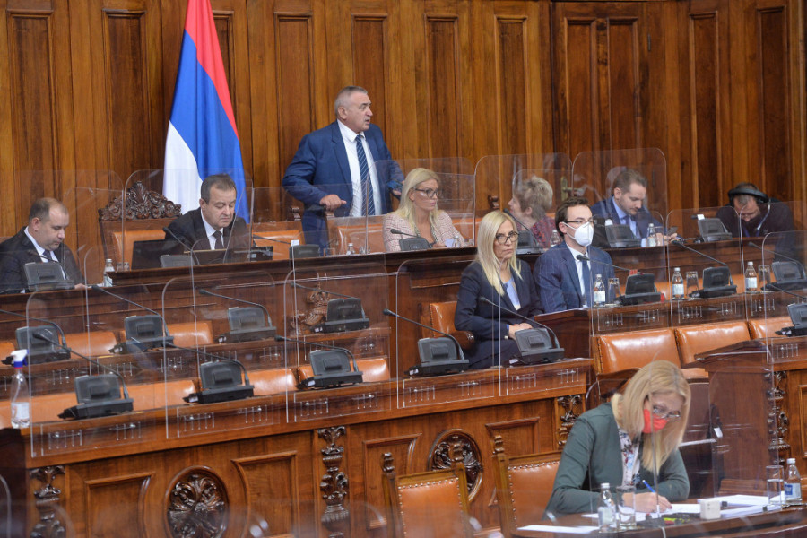 Nedelja usred srede: Srbija odgovara na jedno pitanje, blokade puteva i nasilje, oproštaj od Mrkonjića