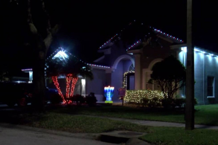 Za prerano upaljene novogodišnje lampice – kazna 1.000 dolara