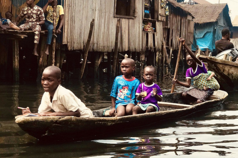 Tragedija na vodi: Desetine mrtvih u Nigeriji nakon prevrtanja čamca, žrtve mahom deca!