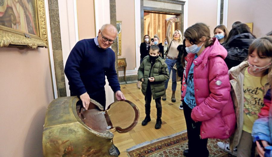 Za sve je "kriv" snimak sa Tik-Toka kako Vesić sprema palačinke: Osnovci iz Draževca posetili Stari dvor