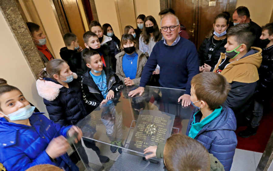 Za sve je "kriv" snimak sa Tik-Toka kako Vesić sprema palačinke: Osnovci iz Draževca posetili Stari dvor