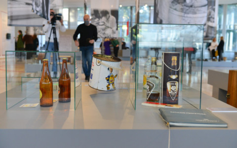 "Tut gut", "stojadin", "Zastavine" puške i tajanstveni predmet pod staklenim zvonom: Nostalgična izložba u Muzeju Jugoslavije (FOTO)