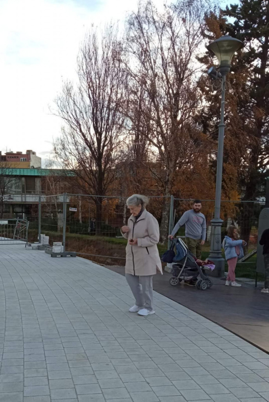 Biljana Plavšić potpuno neprepoznatljiva! Traži utehu pred božijim vratima (FOTO)