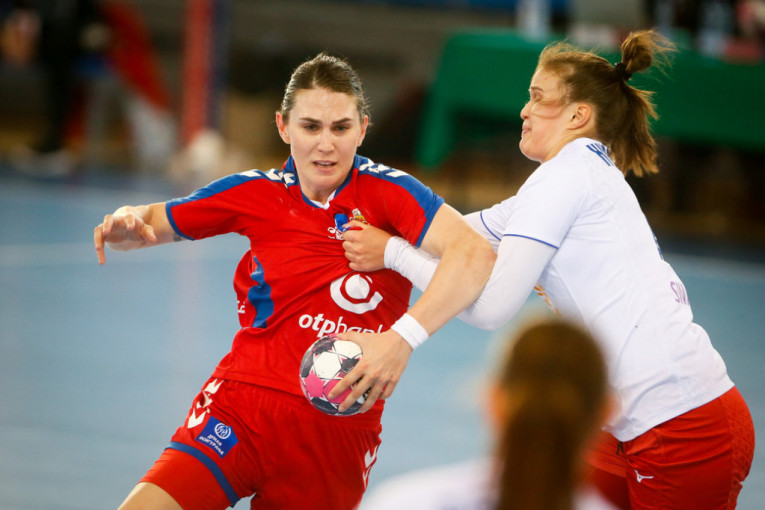 Srbija poražena, ali pred drugu fazu Svetskog prvenstva više brine povreda Jovane Kovačević