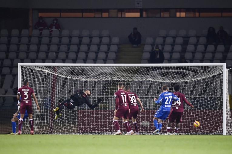 "Srpski" Torino ispustio pobedu! Posle 2:0 i crvenog kartona, sve je krenulo nizbrdo (VIDEO)