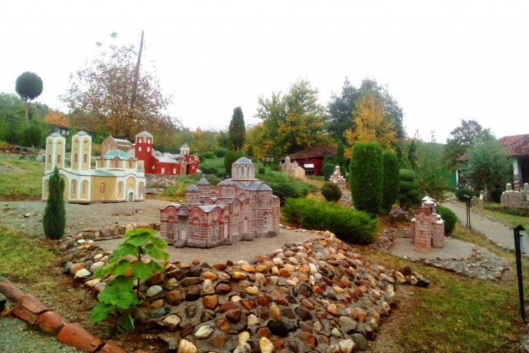 Park maketa u Despotovcu: Galerija na otvorenom sa mini verzijama najznačajnijih srpskih crkava i manastira (FOTO)