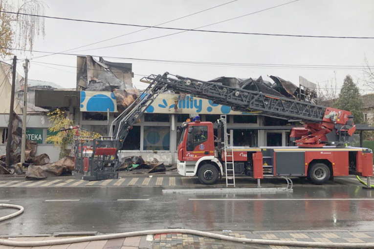 Agonija u Obrenovcu i dalje traje: Vatrogasci češljaju svaki metar u potrazi za telima dve nestale žene