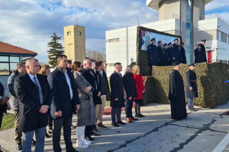 24SEDAM INĐIJA Predstavnici Opštine na proslavi Dana 204. vazduhoplovne brigade Vojske Srbije