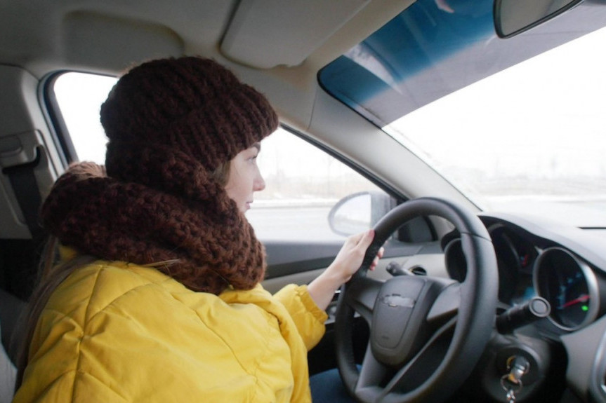 Način na koji držite volan dok vozite govori mnogo o vama (PSIHOTEST)