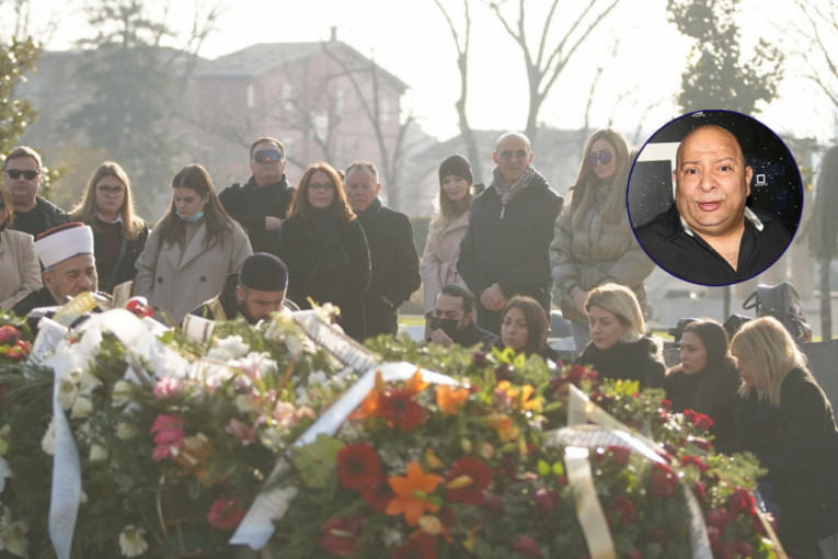 Tužna godina bez Džeja Ramadanovskog: Porodica pevača održala pomen, suze ne mogu da sakriju (VIDEO)