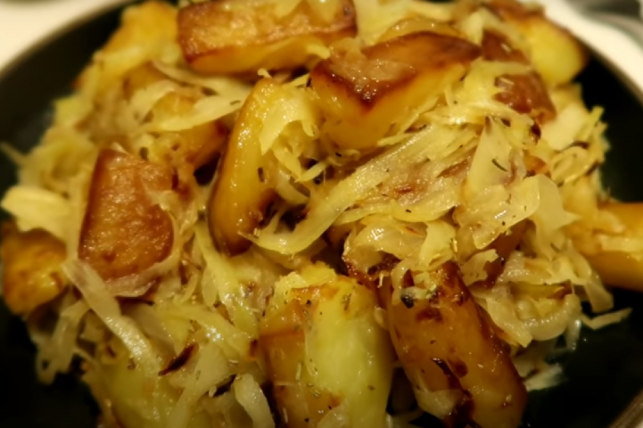 Recept dana: Krompir s podvarkom - posni ručak koji možete da pravite i sa kiselim, ali i slatkim kupusom
