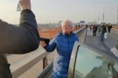 Čist bezobrazluk: Evo kako su lažni ekolozi izvređali baku (VIDEO)
