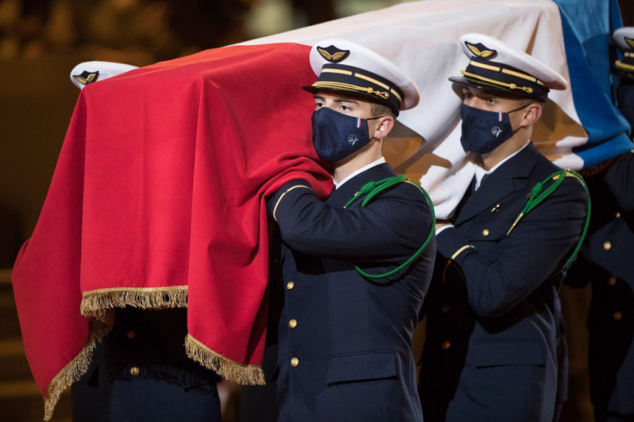 Kovčeg sa šakom zemlje: Veličanstvena ceremonija u čast Žozefini Beker u Parizu (FOTO)