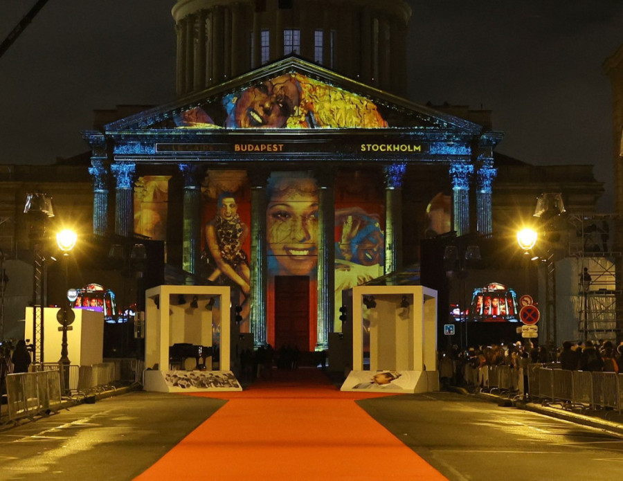 Kovčeg sa šakom zemlje: Veličanstvena ceremonija u čast Žozefini Beker u Parizu (FOTO)