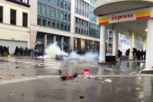 Neredi u Briselu: Policija upotrebila vodene topove i suzavac tokom protesta zbog pooštrenih kovid mera (FOTO)