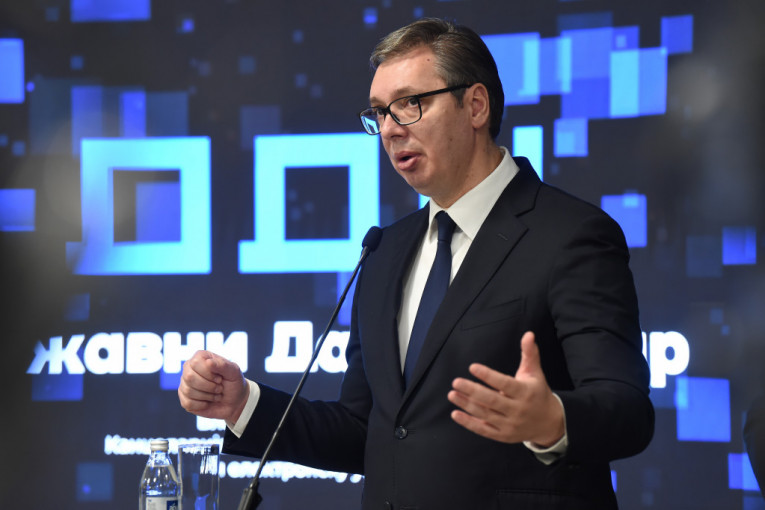 Vučić: Za Kragujevac do 2025. godine milijarda evra
