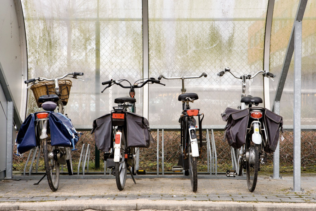 24SEDAM ZRENJANIN Svetski dan bez automobila - zamenik gradonačelnika uručio sugrađanima bicikle