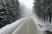 Sneg već zadaje muke: Otežan saobraćaj od Novog Pazara ka Sjenici i Tutinu!